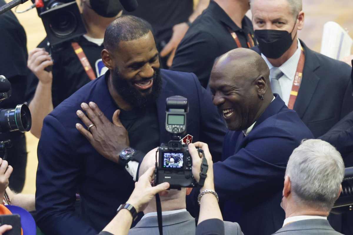 LeBron James ancora sulle orme di Michael Jordan: succederà quest'estate