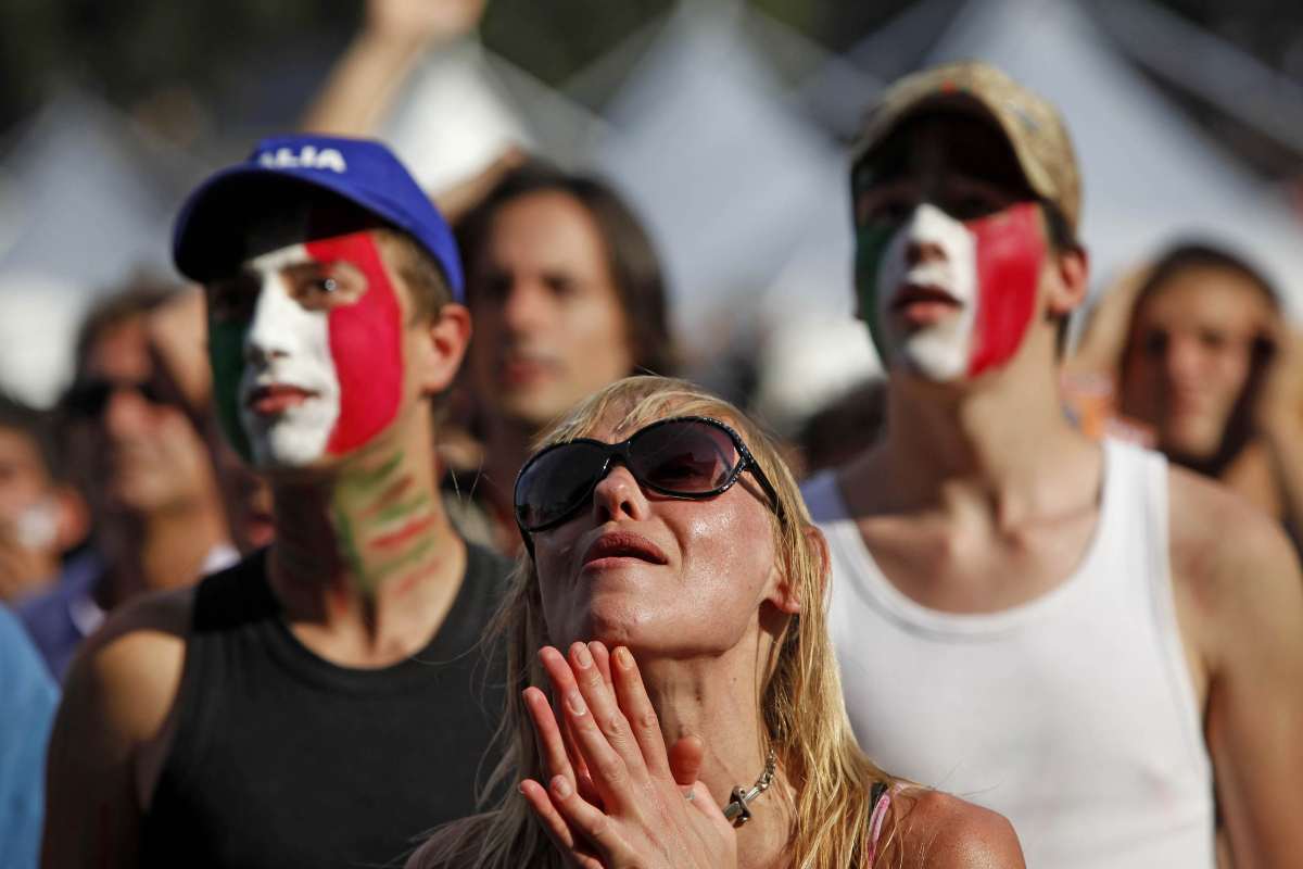 tifosi in lacrime alla notizia