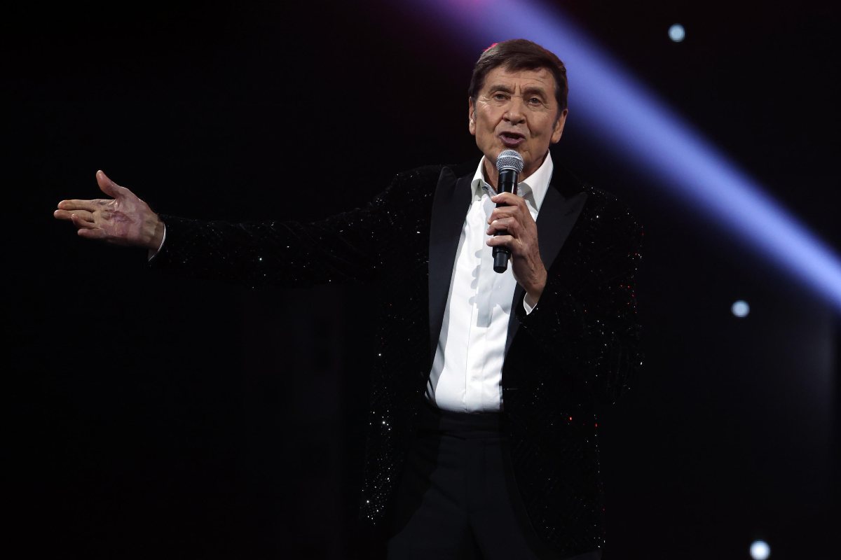 Gianni Morandi in ospedale commuove i fan