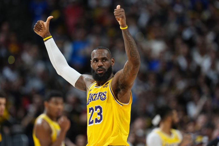 La decisione di LeBron James scatena i fans: è rivolta