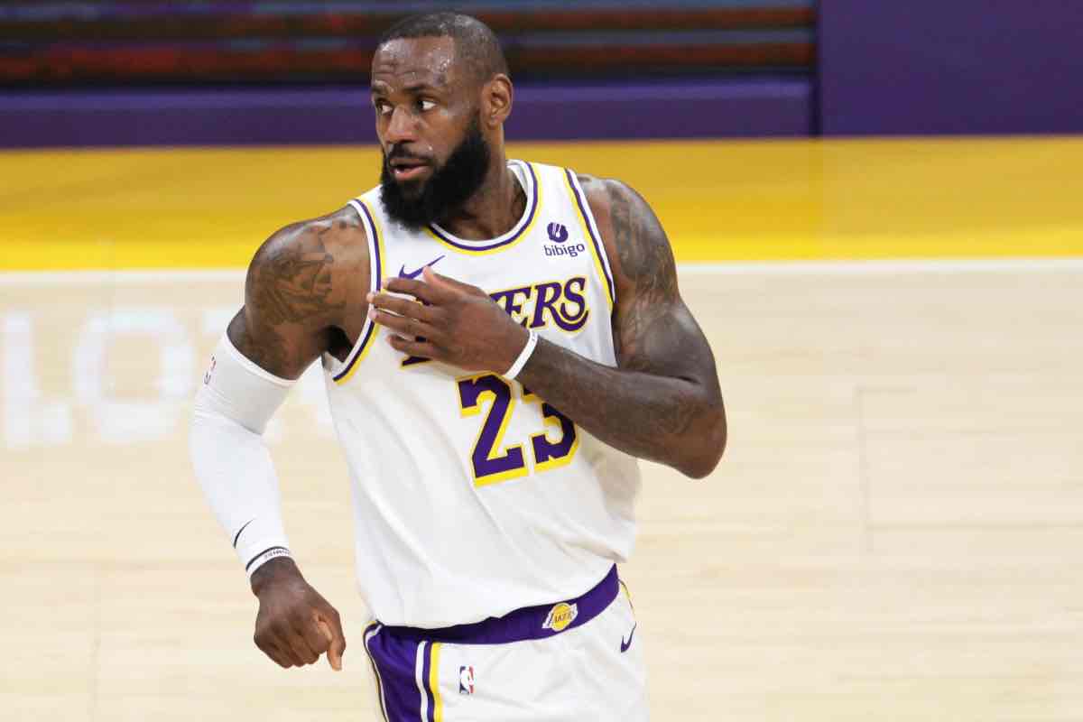 Lebron non lascia Lakers: arriva l’annuncio