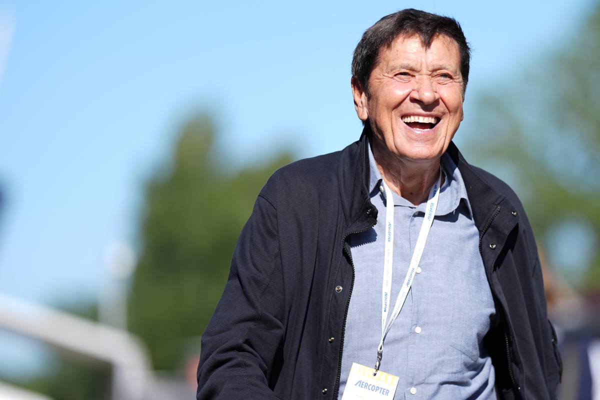Gianni Morandi sorride