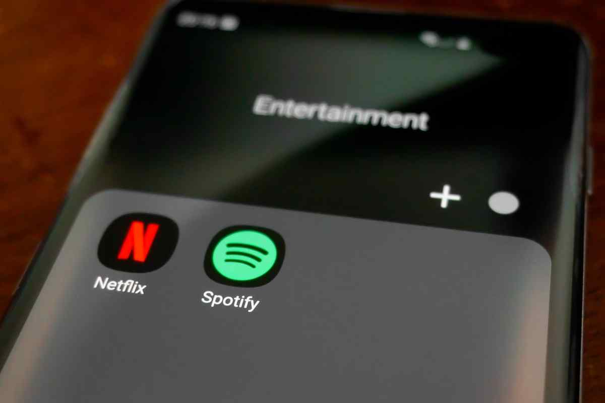 Netflix e WhatsApp