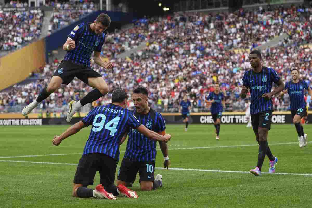 Pio Esposito esulta con Lautaro