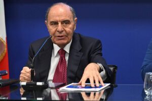 Bruno Vespa osserva