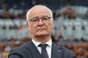 Ranieri osserva in campo
