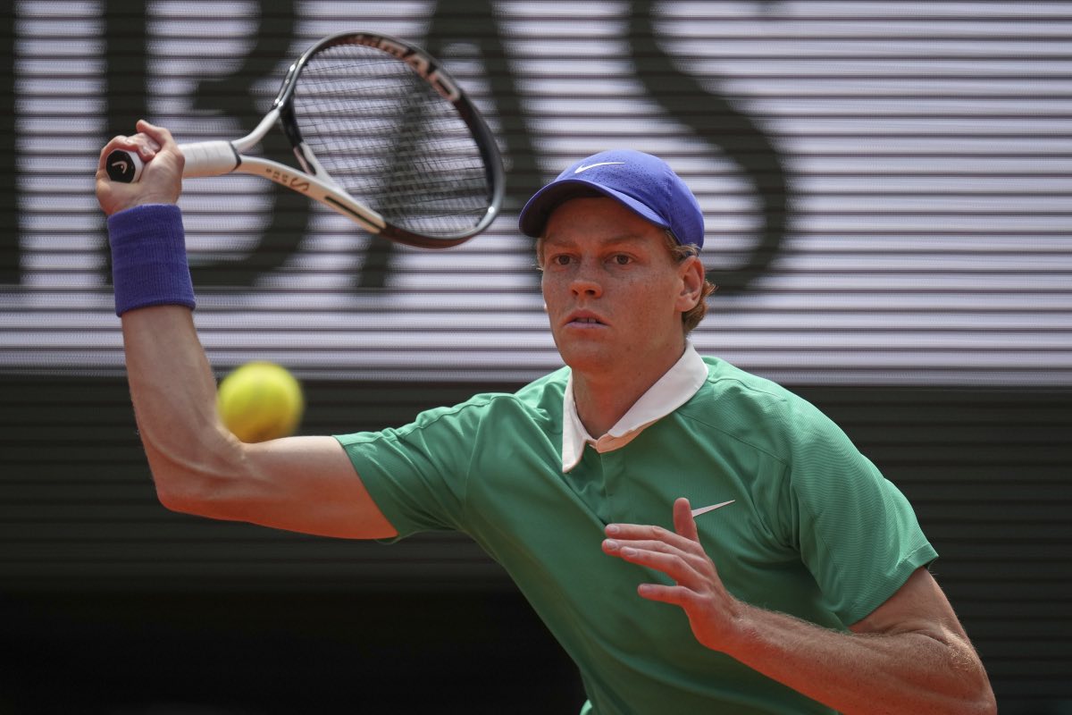 Jannik Sinner durante il Roland Garros 2025