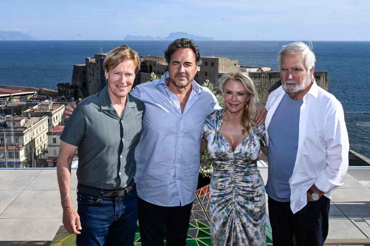 Gli attori di Beautiful in posa