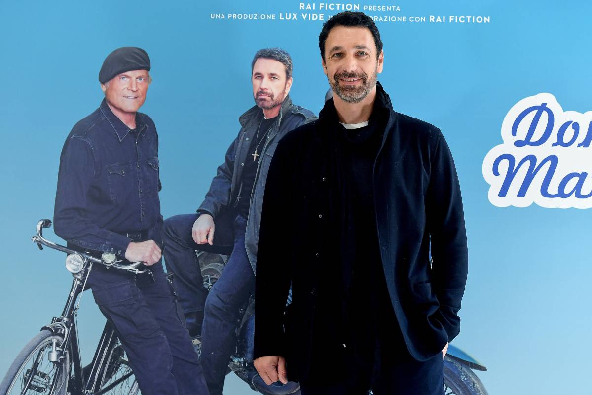 Raoul Bova sorride