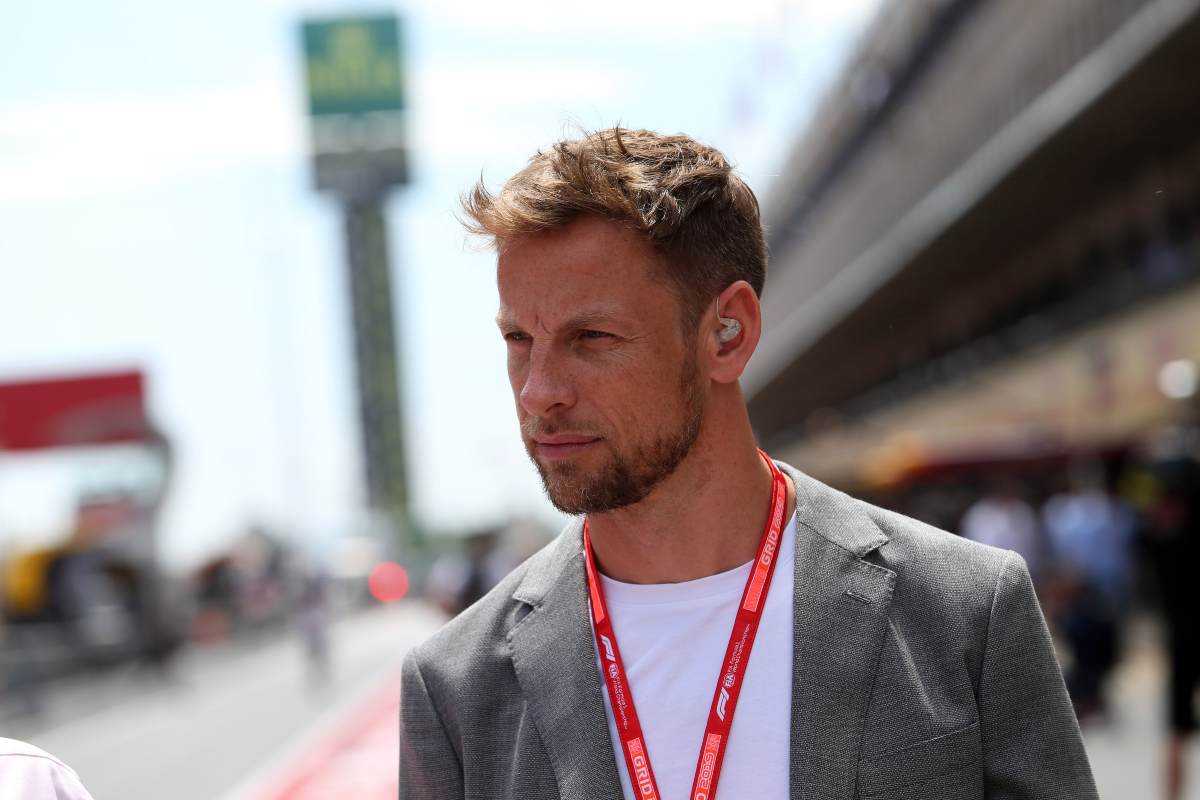 Jenson Button osserva