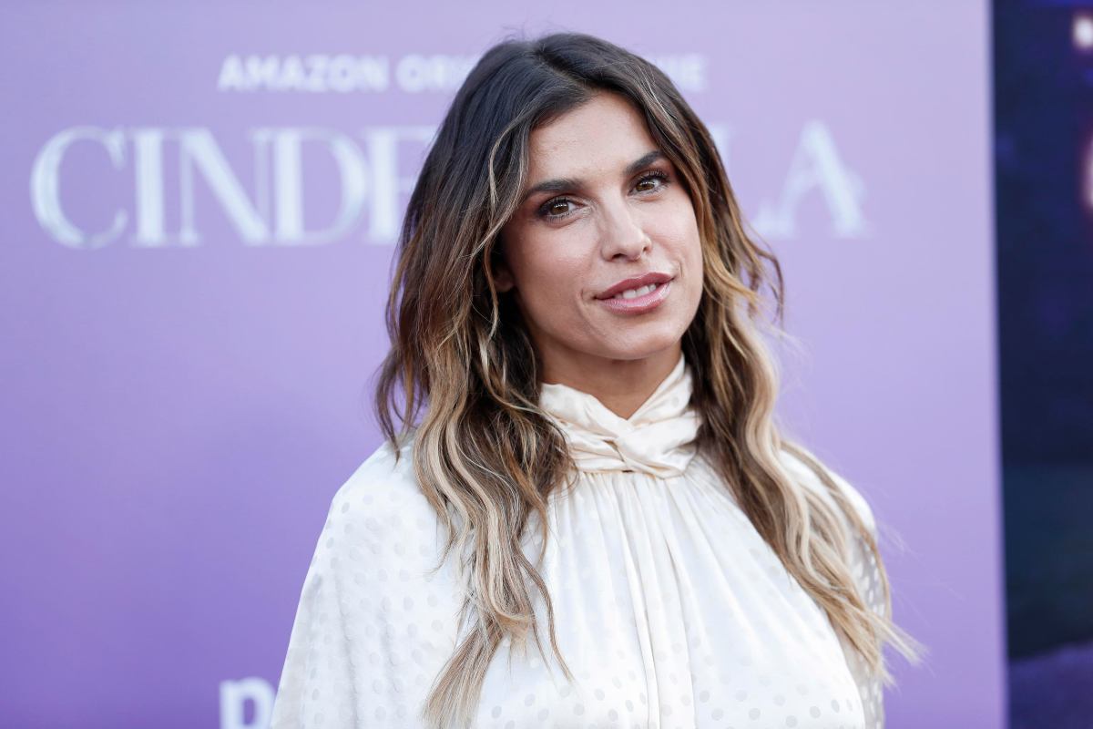 Elisabetta Canalis sorride