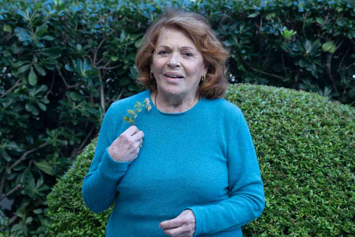 Valeria Fabrizi sorride
