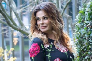 Vanessa Incontrada sorride