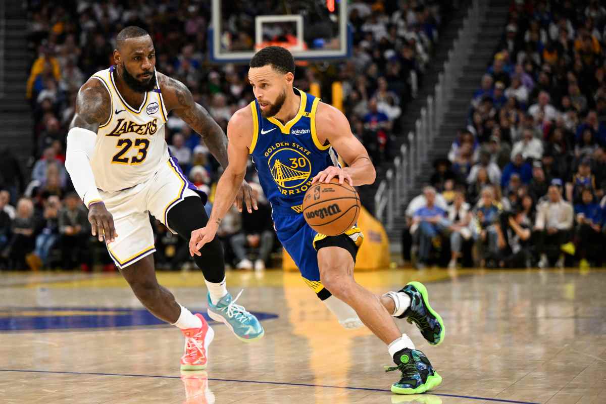 Steph Curry e LeBron James in campo