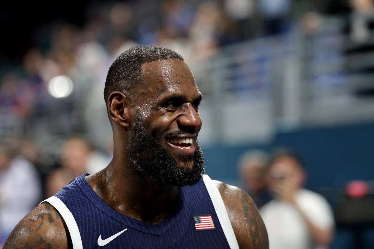 LeBron James sorride