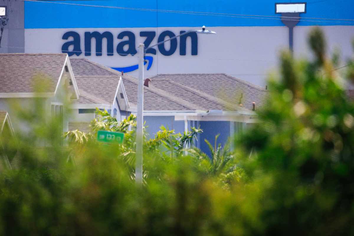 Amazon logo