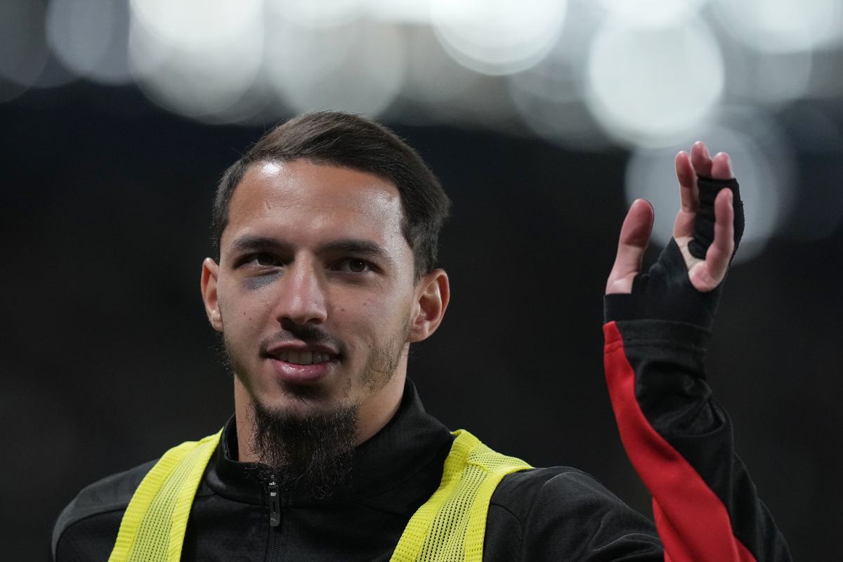 Ismael Bennacer saluta