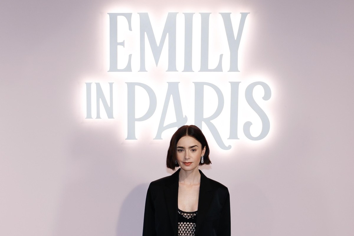 Lily Collins in posa