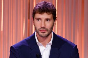 Stefano De Martino preoccupato