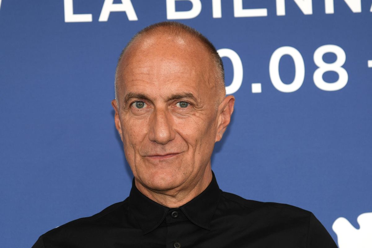 Stefano Sollima osserva