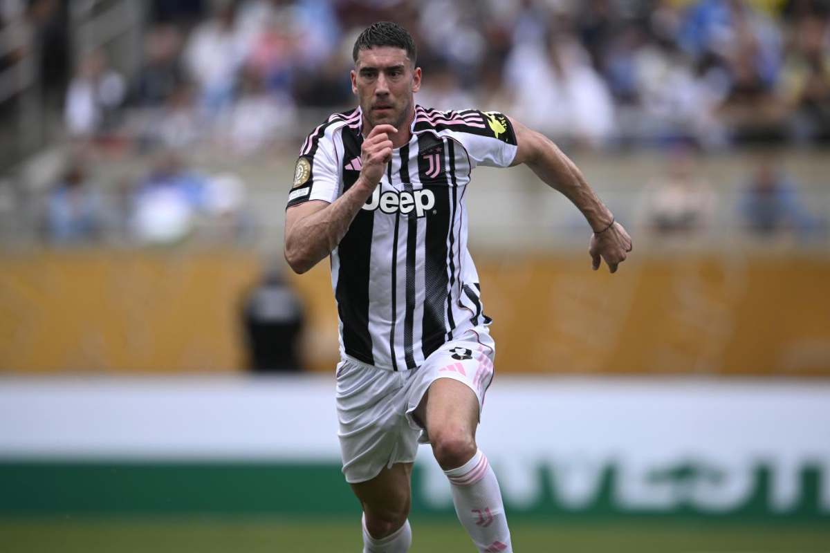 Vlahovic corre in campo