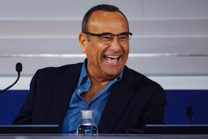 Carlo Conti sorridente