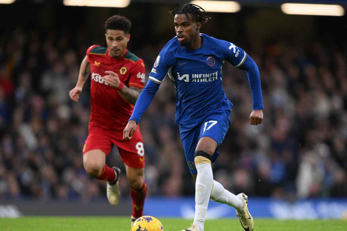 Chukwuemeka palla al piede