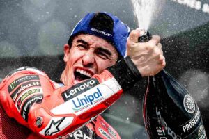 Marquez festeggia la vittoria