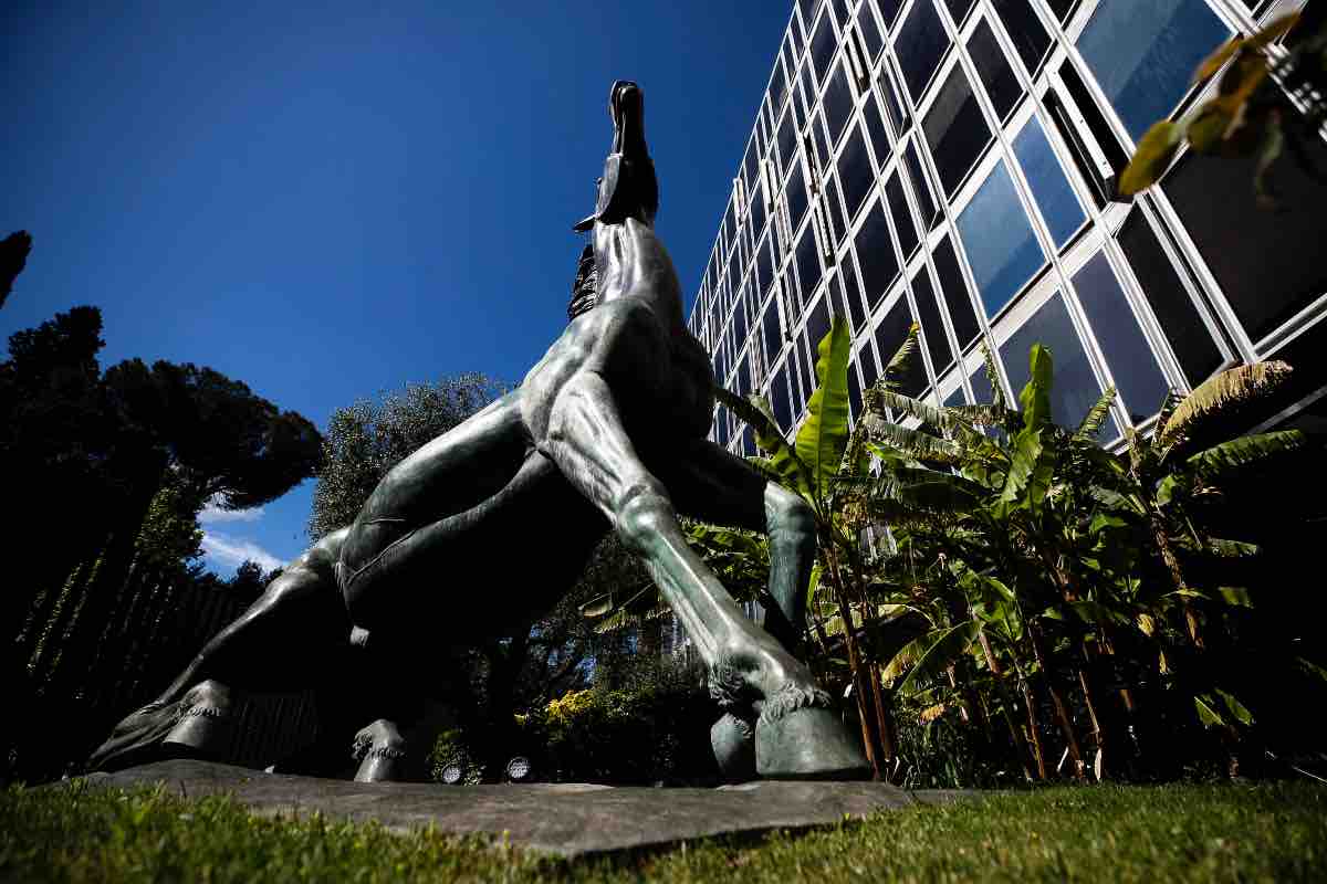 Statua Cavallo Rai